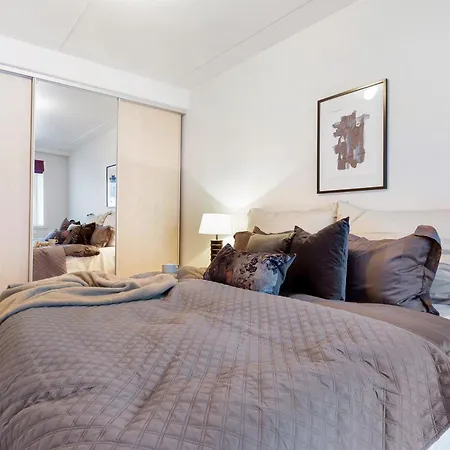 Center 2 Bedroom And Parking *